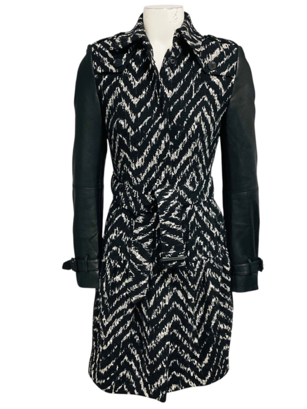 BURBERRY BLACK / WHITE BELTED CHEVRON PATTERN COAT WITH LEATHER SLEEVES